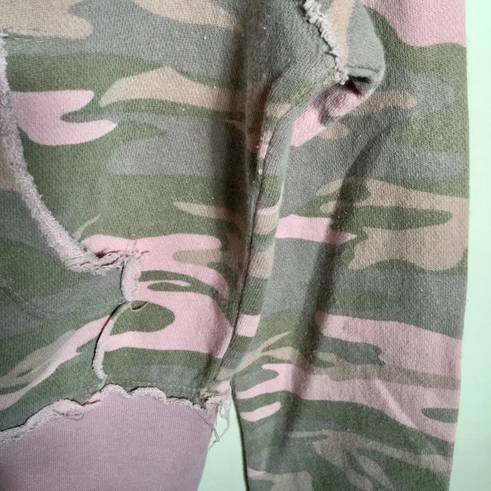 Vintage girl's camo print cropped hoodie